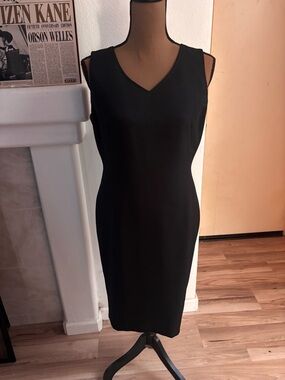 Kasper Black Sleeveless V-Neck Sheath Dress, good condition, SZ 6P.